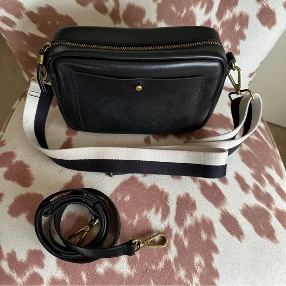 Madewell — The Large Transport Camera Bag in true black - Picture 3 of 15